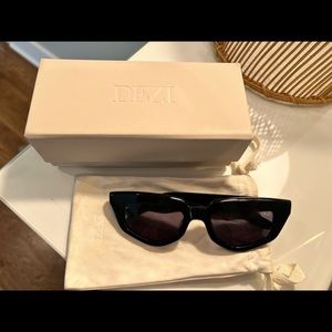 DEZI “On Read” Sunglasses